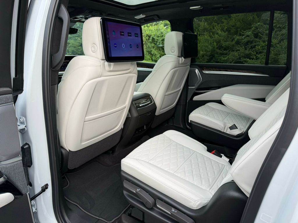 2026 Cadillac Escalade ESV Platinum Luxury/Heated&Cooled Massage Seats/Heads Up Display/NAV - 23050727 - 19