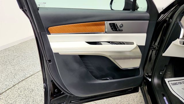 2026 Cadillac VISTIQ AWD 4dr Sport w/ Captain's Chairs - 23079551 - 10