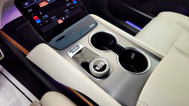 2026 Cadillac VISTIQ AWD 4dr Sport w/ Captain's Chairs - 23079551 - 17