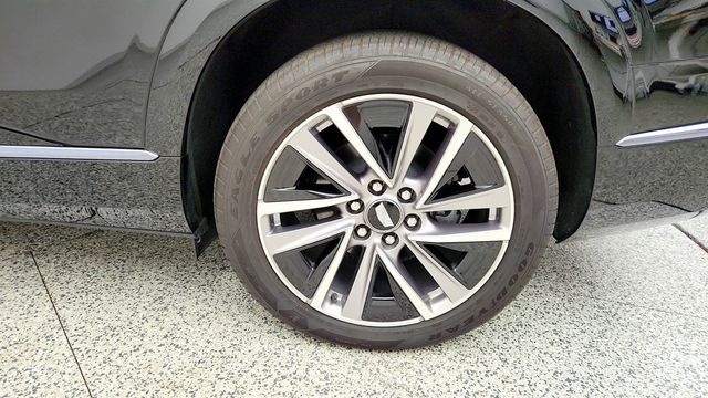 2026 Cadillac VISTIQ AWD 4dr Sport w/ Captain's Chairs - 23079551 - 8