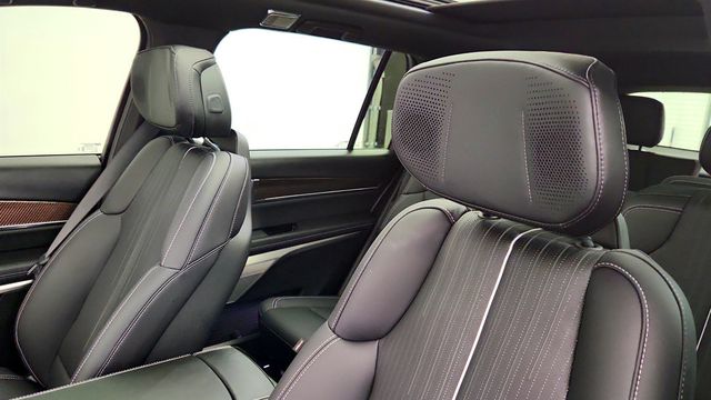 2026 Cadillac VISTIQ AWD 4dr Sport with 2nd Row Captain's Seats (6 Seats) - 22960765 - 20