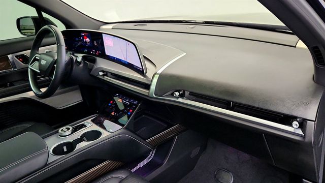 2026 Cadillac VISTIQ AWD 4dr Sport with 2nd Row Captain's Seats (6 Seats) - 22960765 - 25