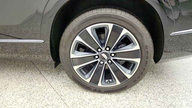 2026 Cadillac VISTIQ AWD 4dr Sport with 2nd Row Captain's Seats (6 Seats) - 22960765 - 8