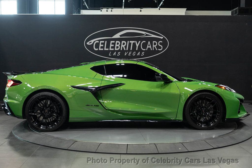 2026 Chevrolet Corvette Roswell Green Metallic  - 23071020 - 3