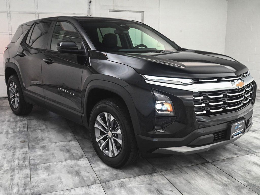 2026 Chevrolet Equinox LT photo 2