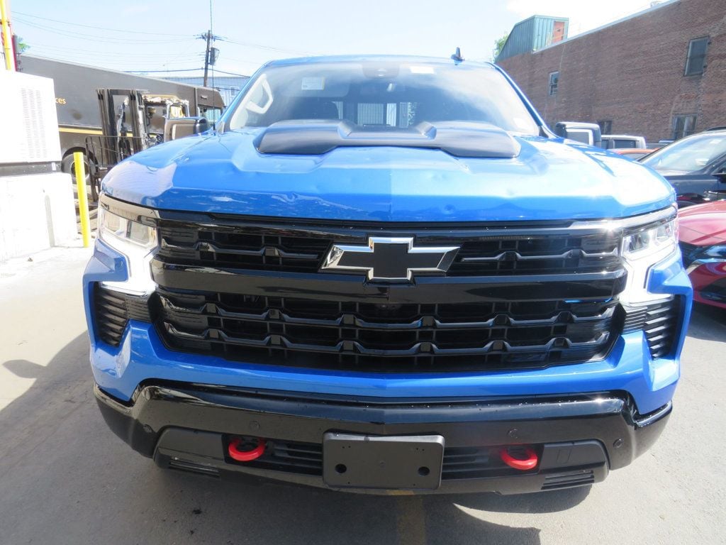 Chevrolet Silverado photo 2