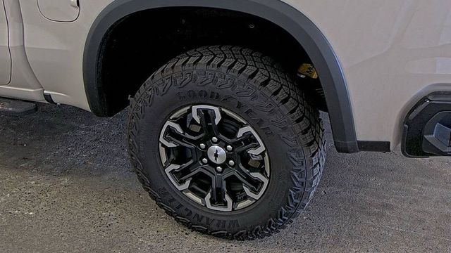 2026 Chevrolet Silverado 1500 4WD Crew Cab 147" ZR2 - 23038568 - 10