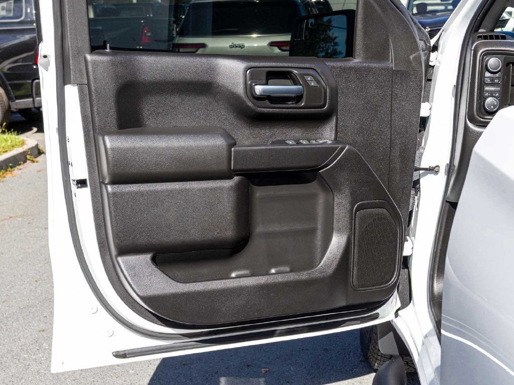 Chevrolet Silverado photo 11