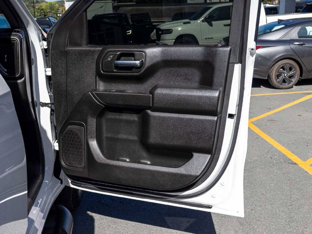 Chevrolet Silverado photo 12
