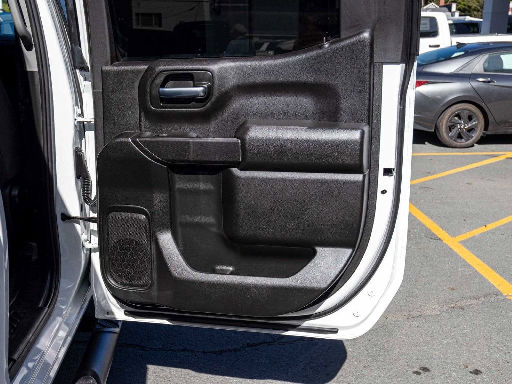 Chevrolet Silverado photo 14