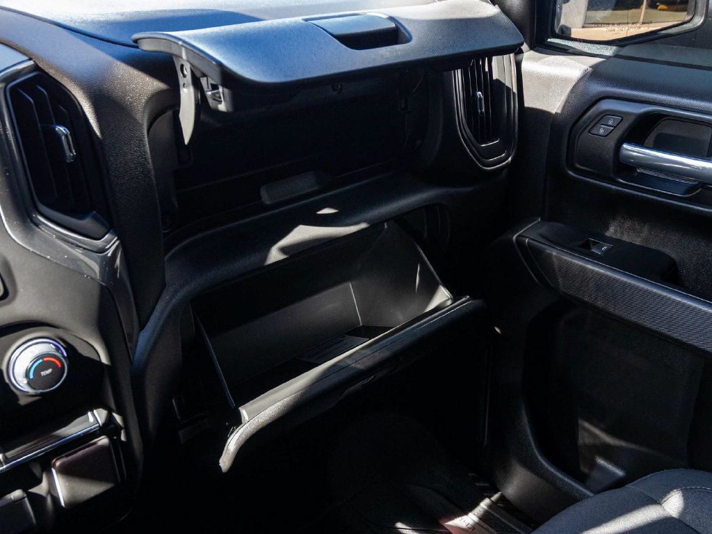 Chevrolet Silverado photo 18