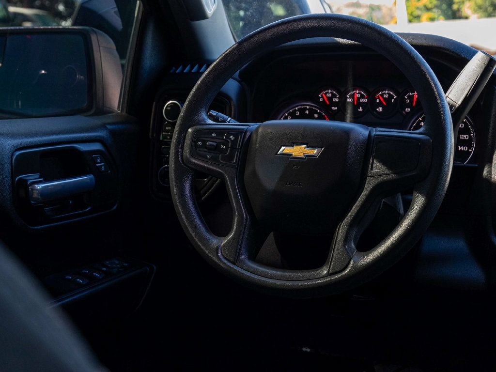 Chevrolet Silverado photo 21