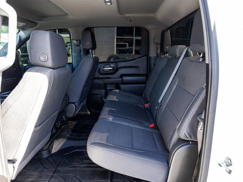 Chevrolet Silverado photo 22