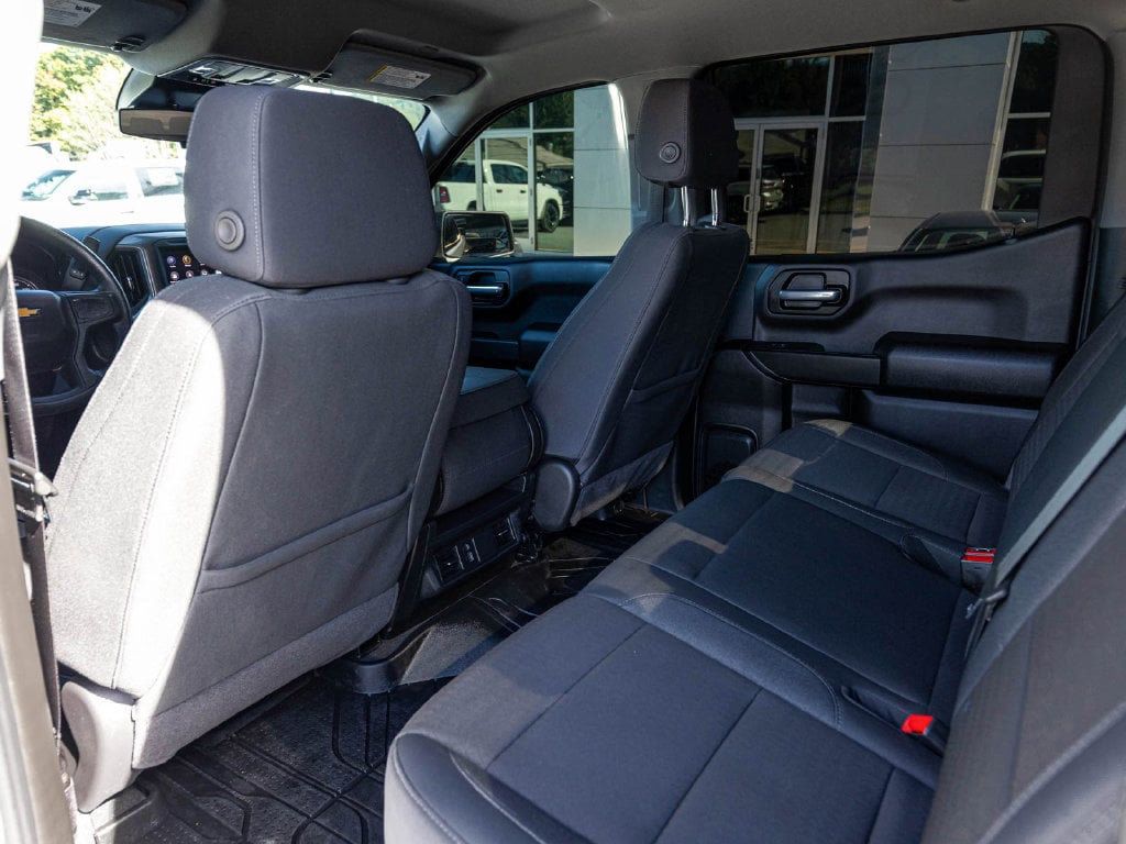 Chevrolet Silverado photo 23