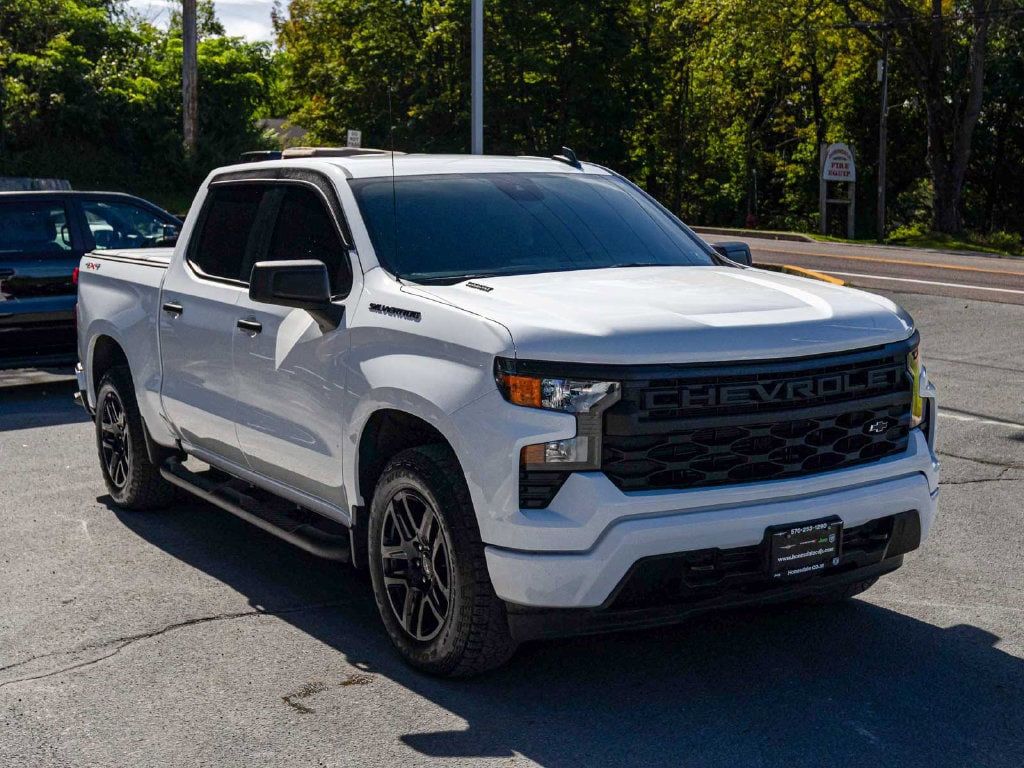 Chevrolet Silverado photo 3