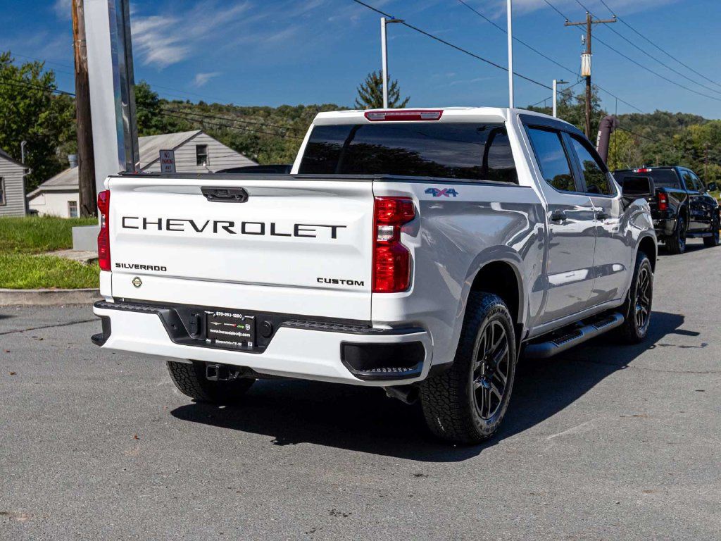 Chevrolet Silverado photo 4