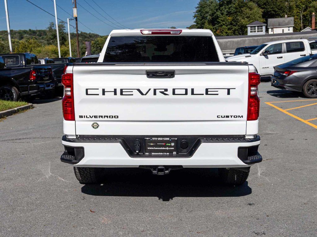 Chevrolet Silverado photo 5