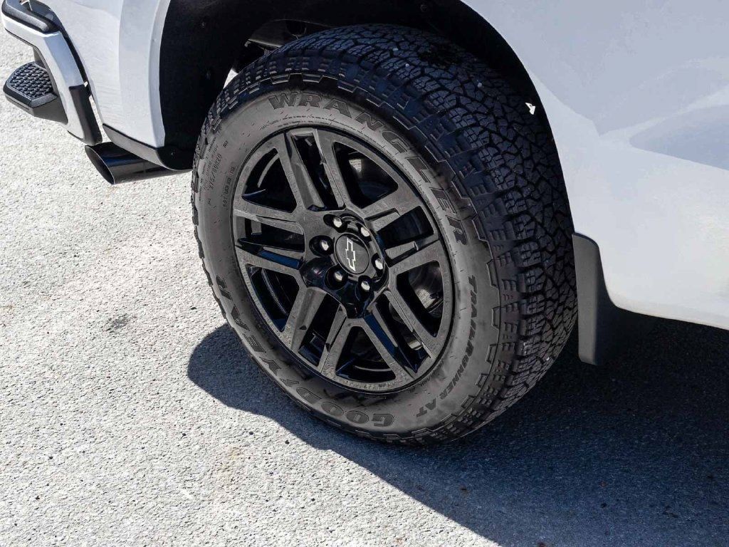 Chevrolet Silverado photo 8