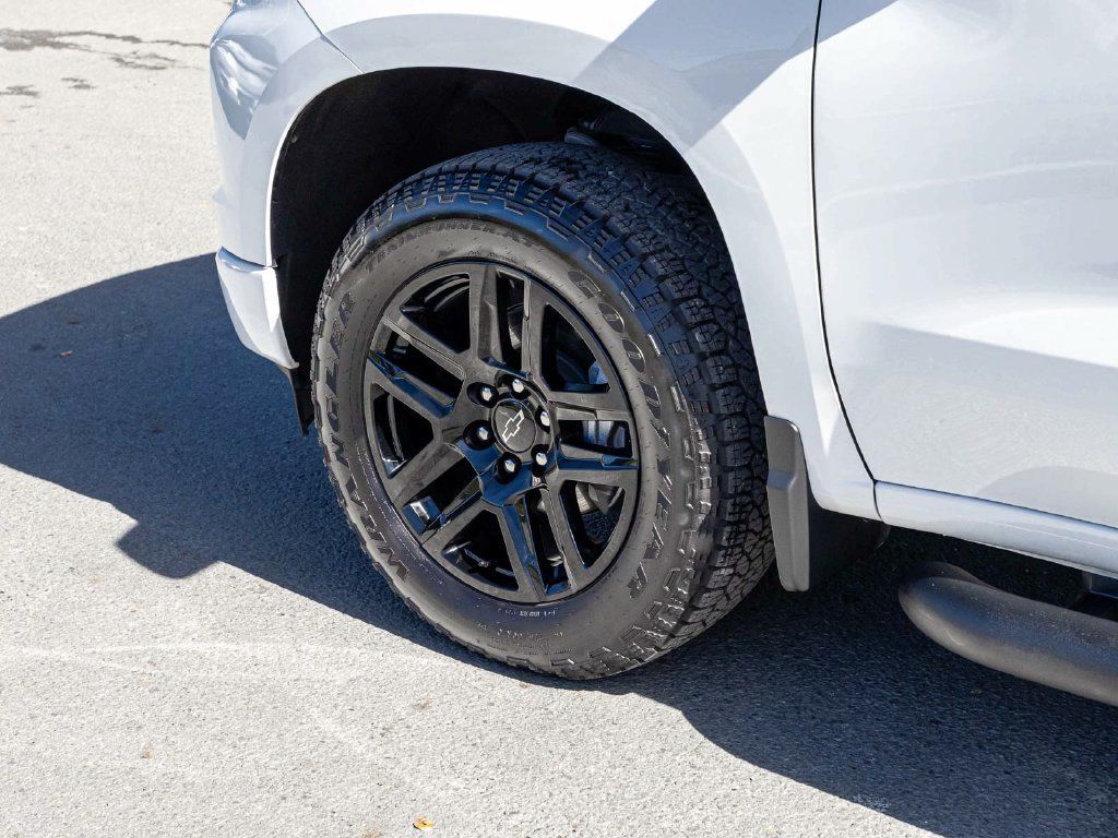 Chevrolet Silverado photo 9