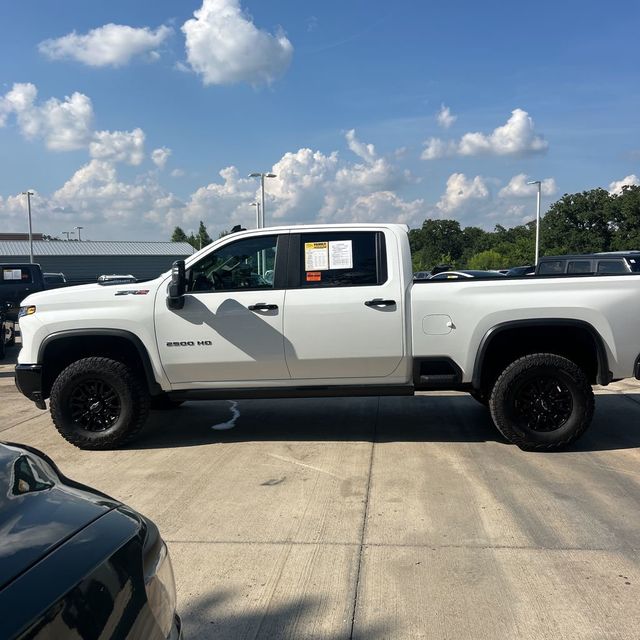 2026 Chevrolet Silverado HD ZR2 4WD Crew Cab Standard Box's photo