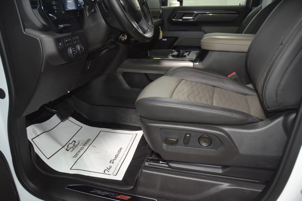 2026 Chevrolet Silverado 2500HD ZR2 - 23036960 - 40