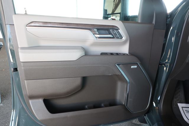 2026 Chevrolet Silverado 3500HD 4WD Crew Cab 172'' LTZ w/ 6.6L Turbo-Diesel V8 & Plus Package - 23002739 - 9