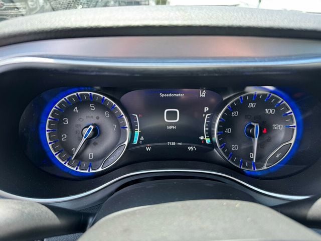 2026 Chrysler Pacifica Limited FWD - 23028615 - 3