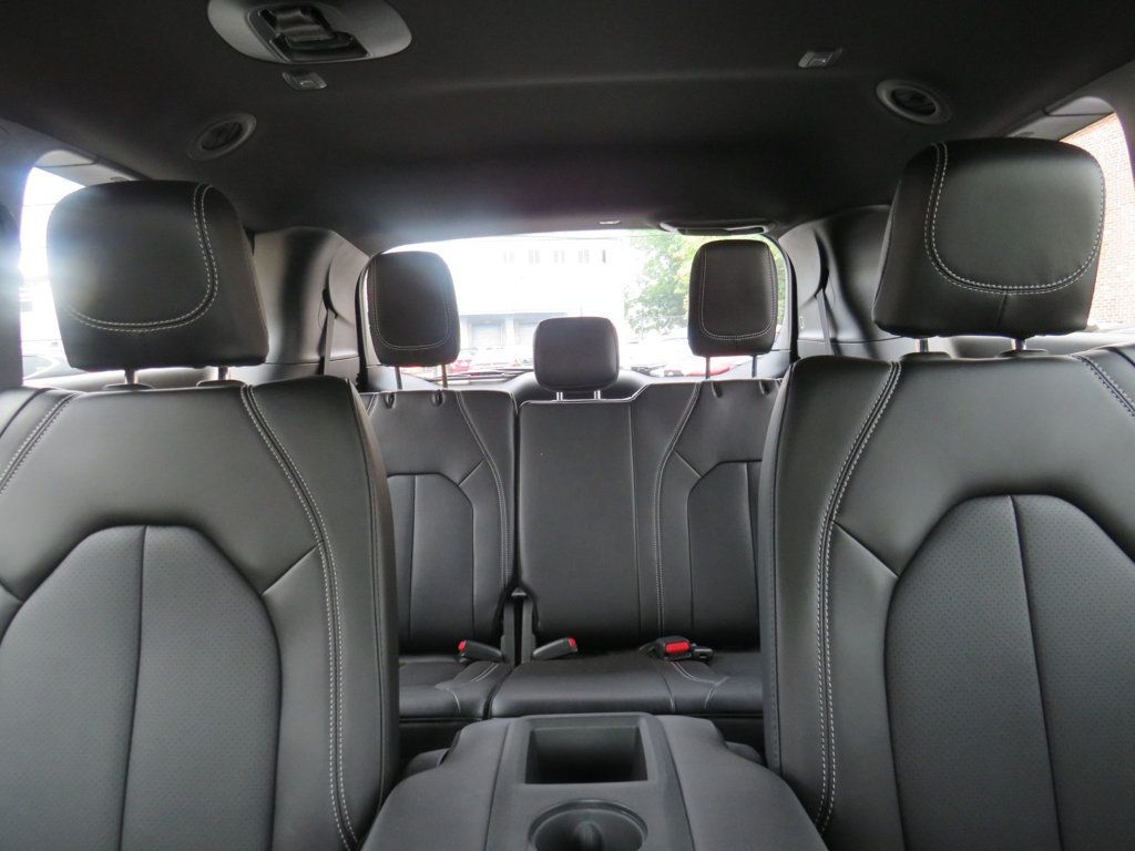 Chrysler Pacifica photo 13