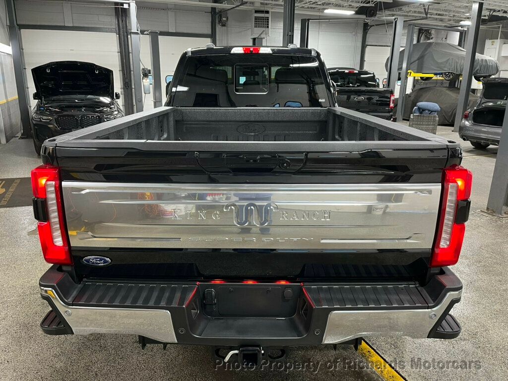 2026 Ford Super Duty F-450 DRW King Ranch 4WD Crew Cab 8' Box - 22958231 - 4