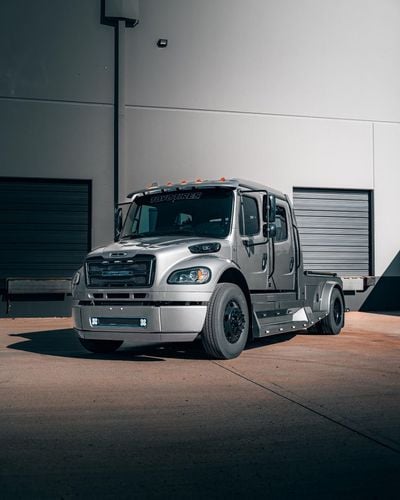 2026 Freightliner SportChassis LH5