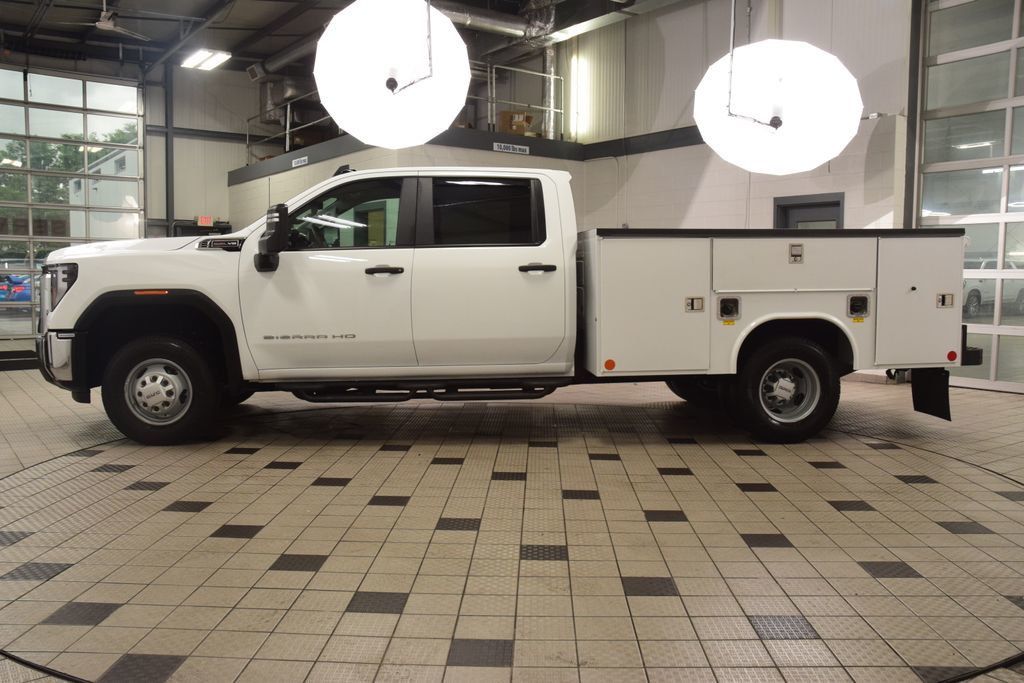 2026 GMC Sierra 3500HD 3500HD CREW 4X4 * 6.6 V8 * 9' READING UTILITY * 6K MILES - 23029383 - 2