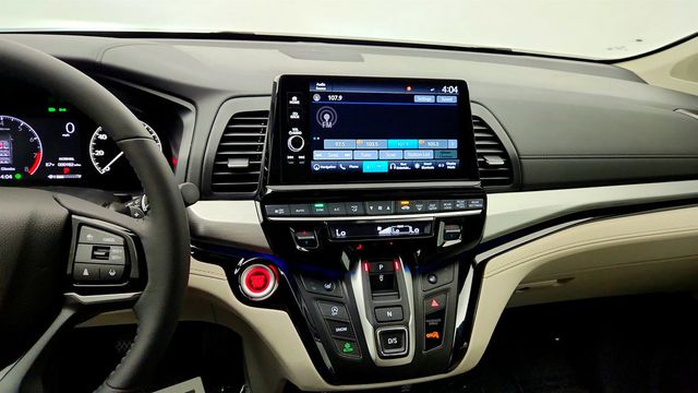 2026 Honda Odyssey Touring Automatic w/ Rear Entertainment - 23063947 - 17