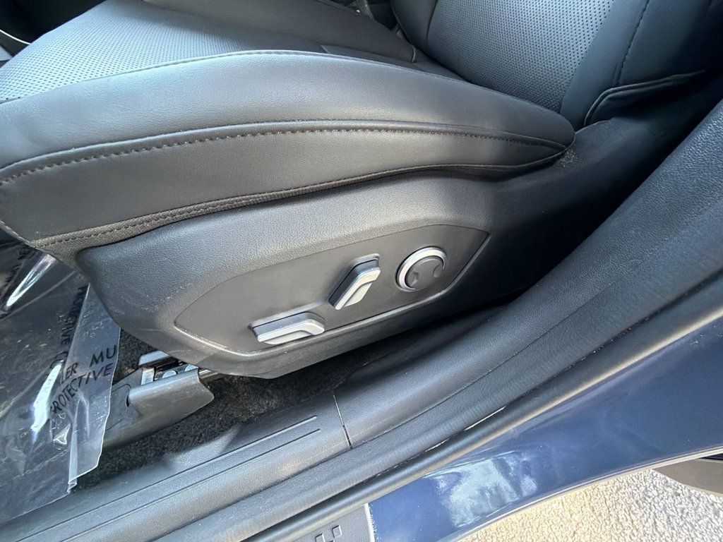 Hyundai Santa Fe SEL photo 13