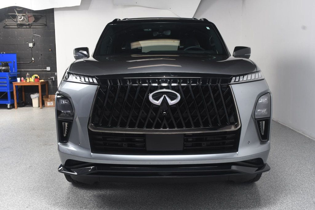 Infiniti QX80 photo 16