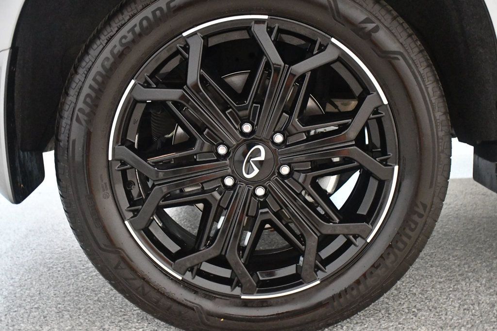 Infiniti QX80 photo 19