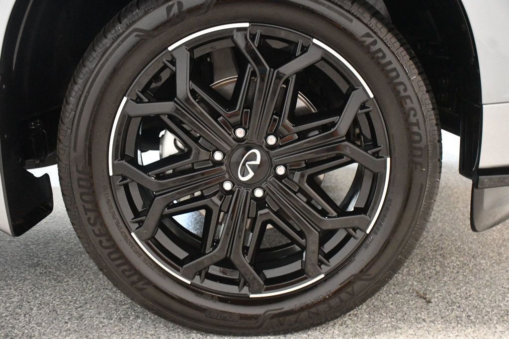 Infiniti QX80 photo 20