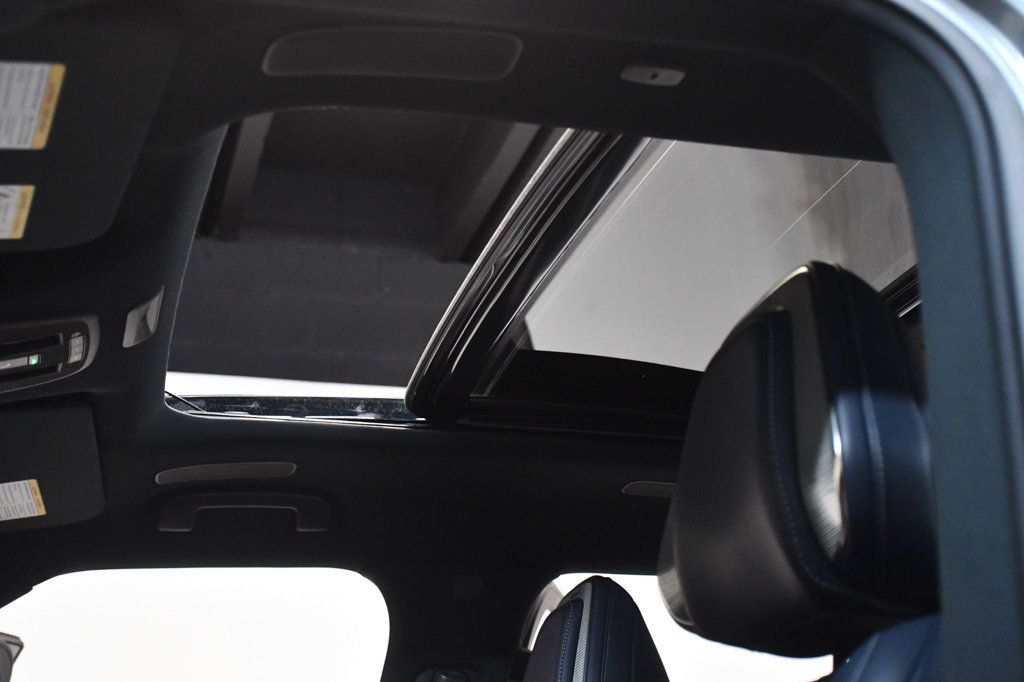 Infiniti QX80 photo 26