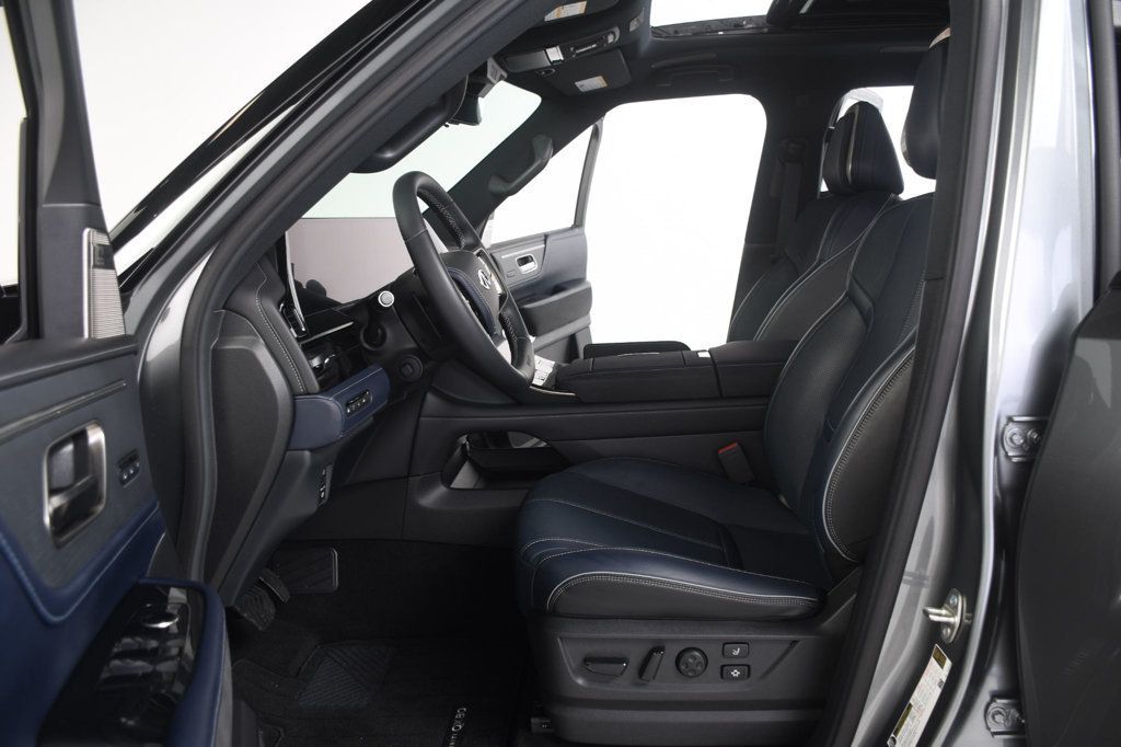 Infiniti QX80 photo 29
