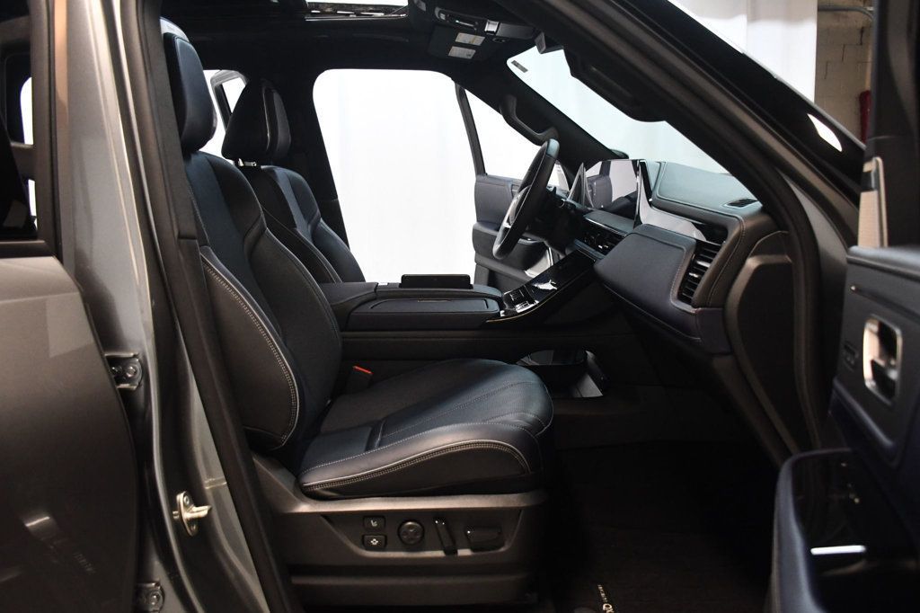 Infiniti QX80 photo 30