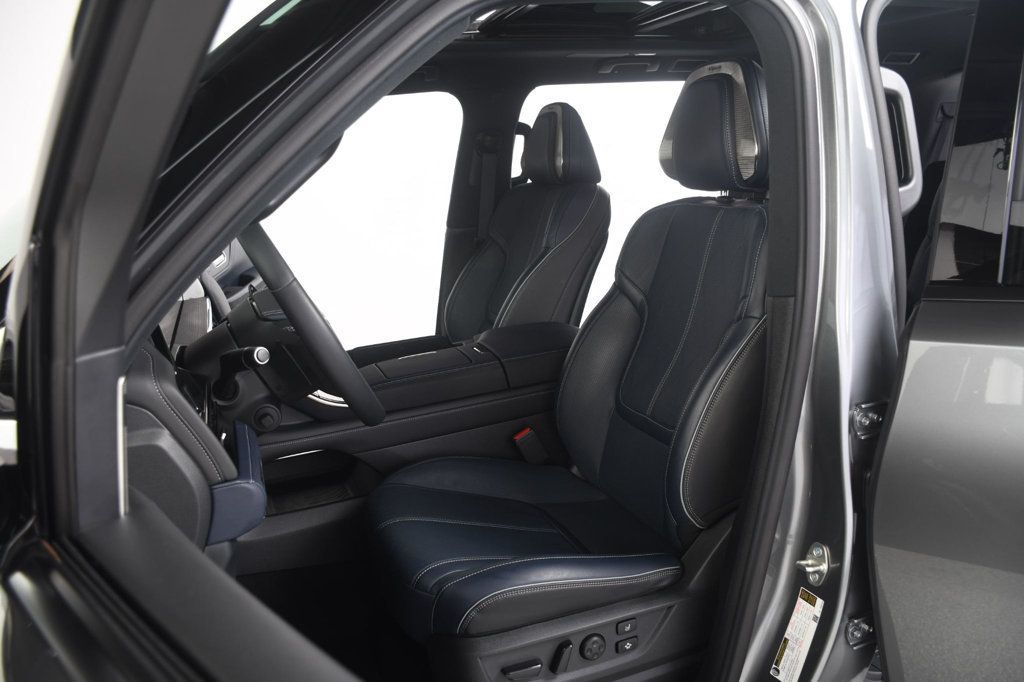 Infiniti QX80 photo 31