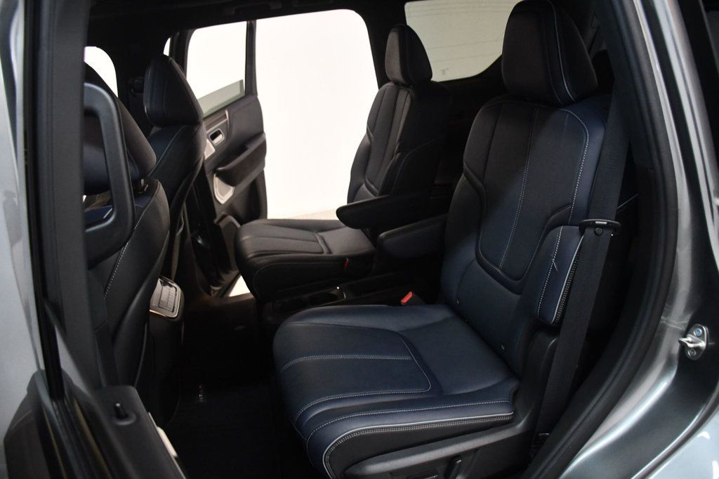 Infiniti QX80 photo 35