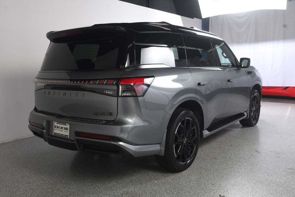 Infiniti QX80 photo 8