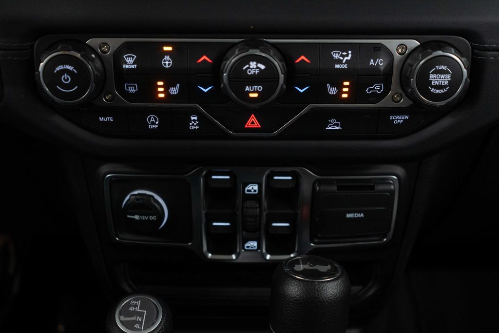 Jeep Wrangler photo 19