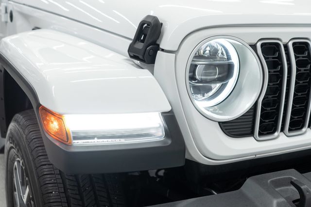 2026 Jeep Wrangler Sahara 4 Door 4x4 - 23081708 - 33