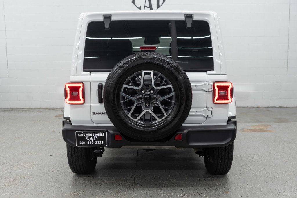 Jeep Wrangler photo 4