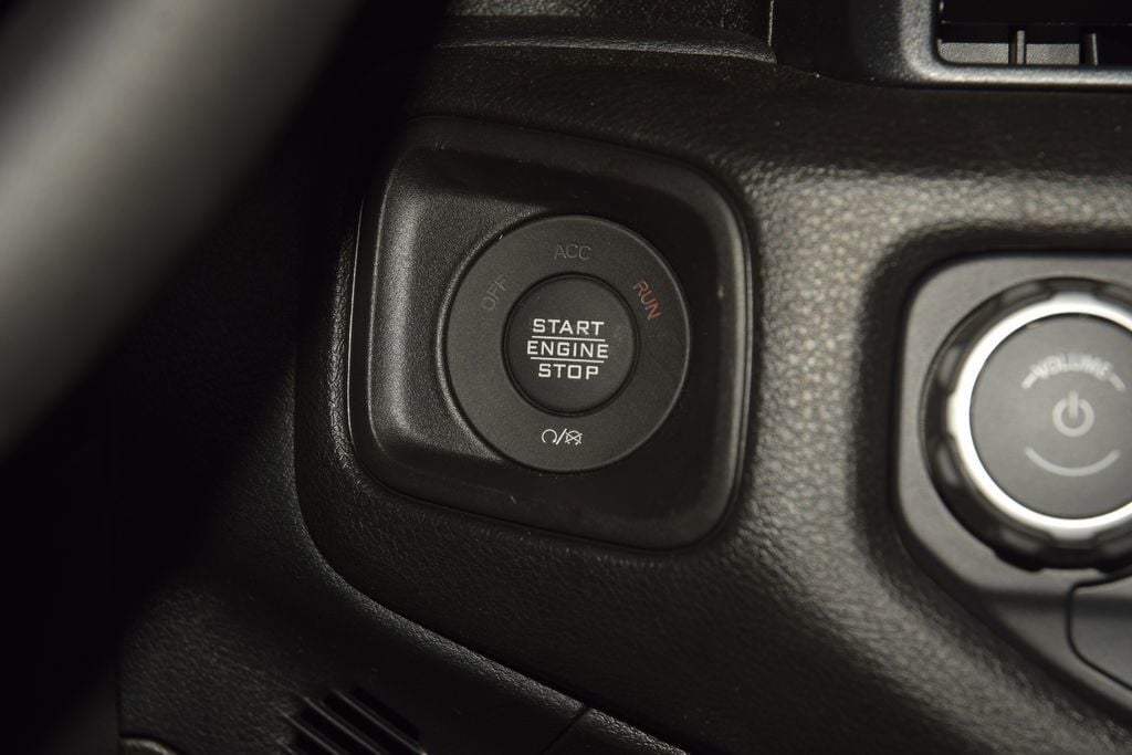 2026 Jeep Wrangler Sport - 23022253 - 32