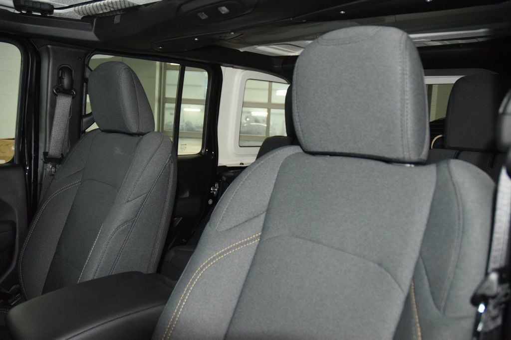 2026 Jeep Wrangler Sport - 23022253 - 38