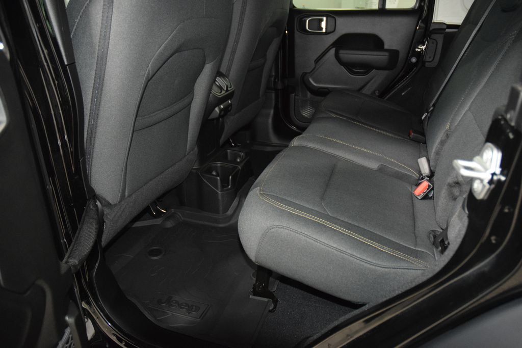 2026 Jeep Wrangler Sport - 23022253 - 39