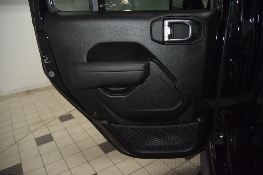 2026 Jeep Wrangler Sport - 23022253 - 40