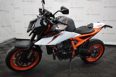 2026 KTM 990 Duke R